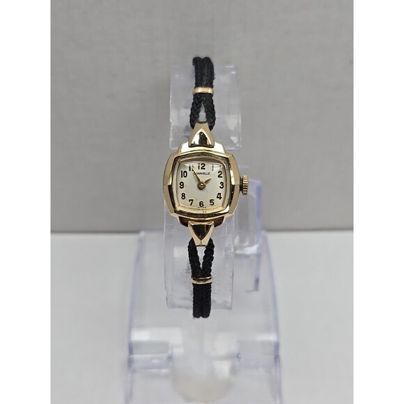 Vintage 1976 Caravelle Ladies Manual Wind Swiss Watch Gold Tone Cushion Case N6 - Picture 1 of 9